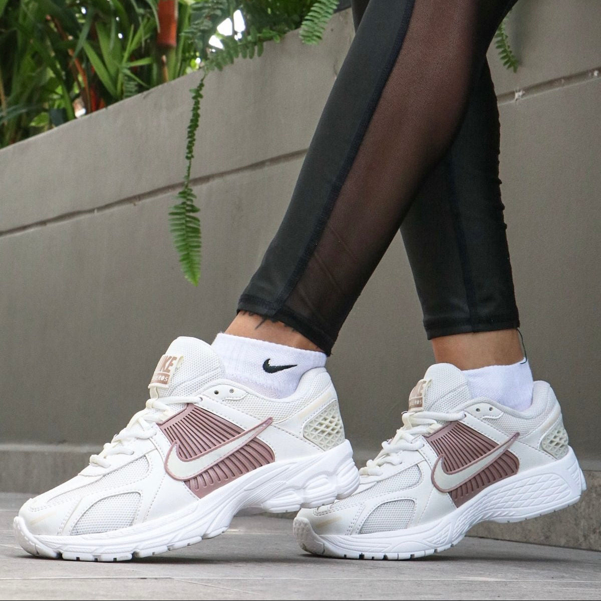 NIKE VOMERO