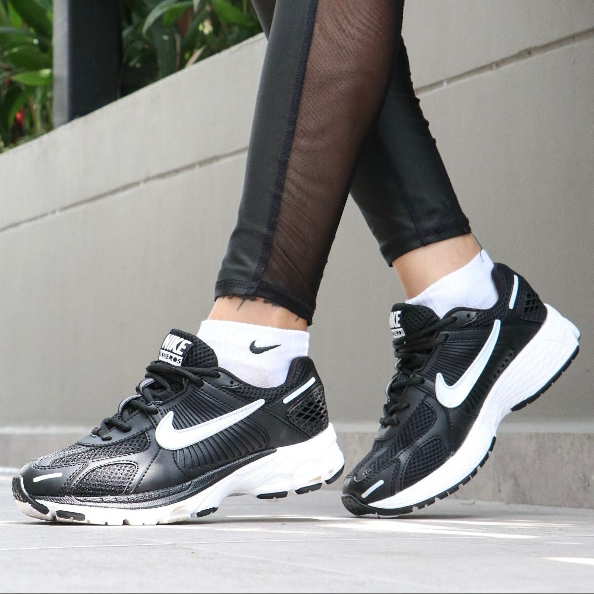 NIKE VOMERO